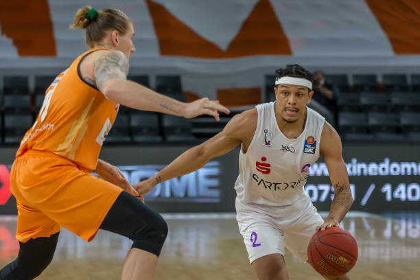 过这位年轻 过这位年轻